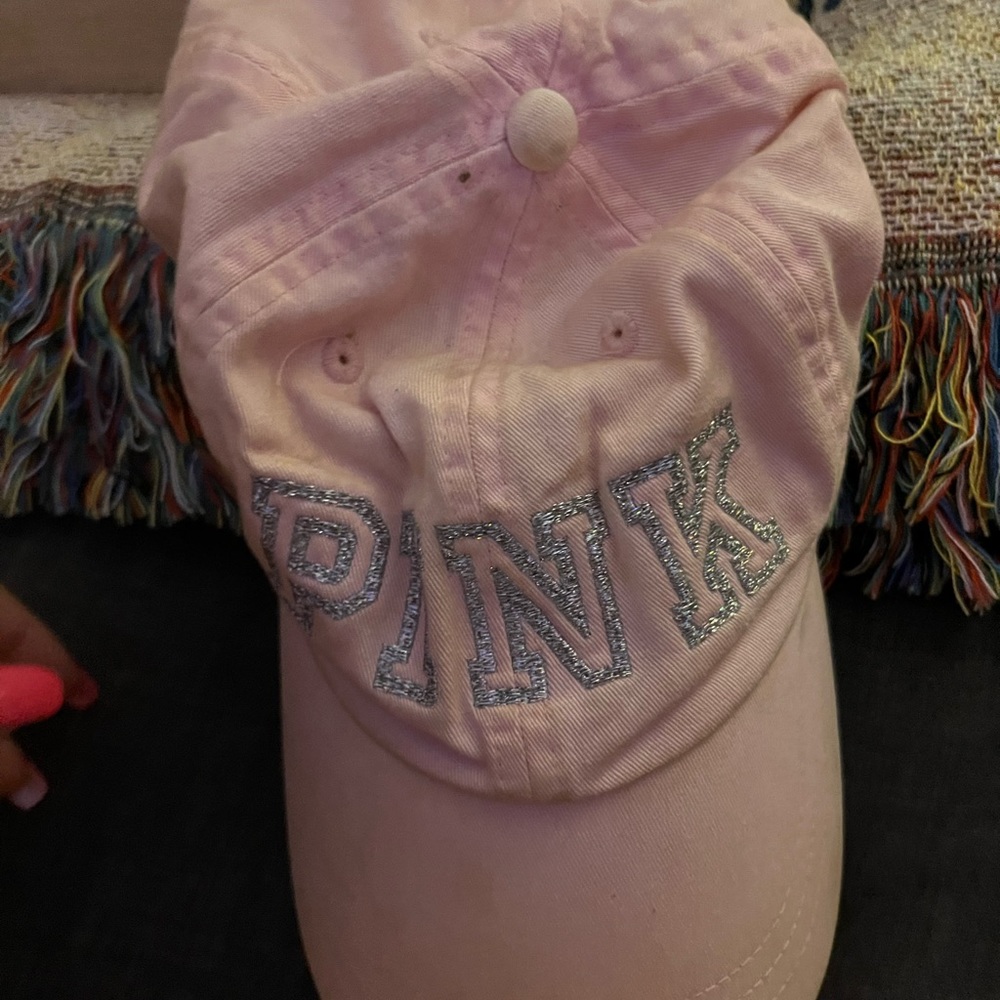 Vs pink hats
